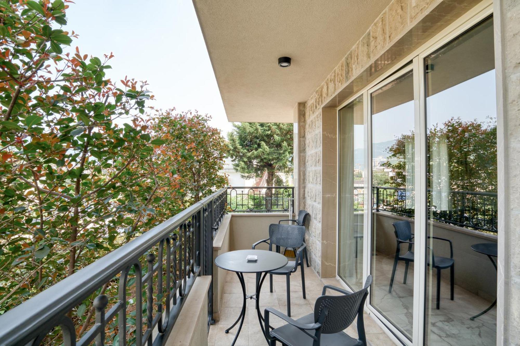 Ap Royal Oak - 2 Bedroom Apartment In Budva Buitenkant foto