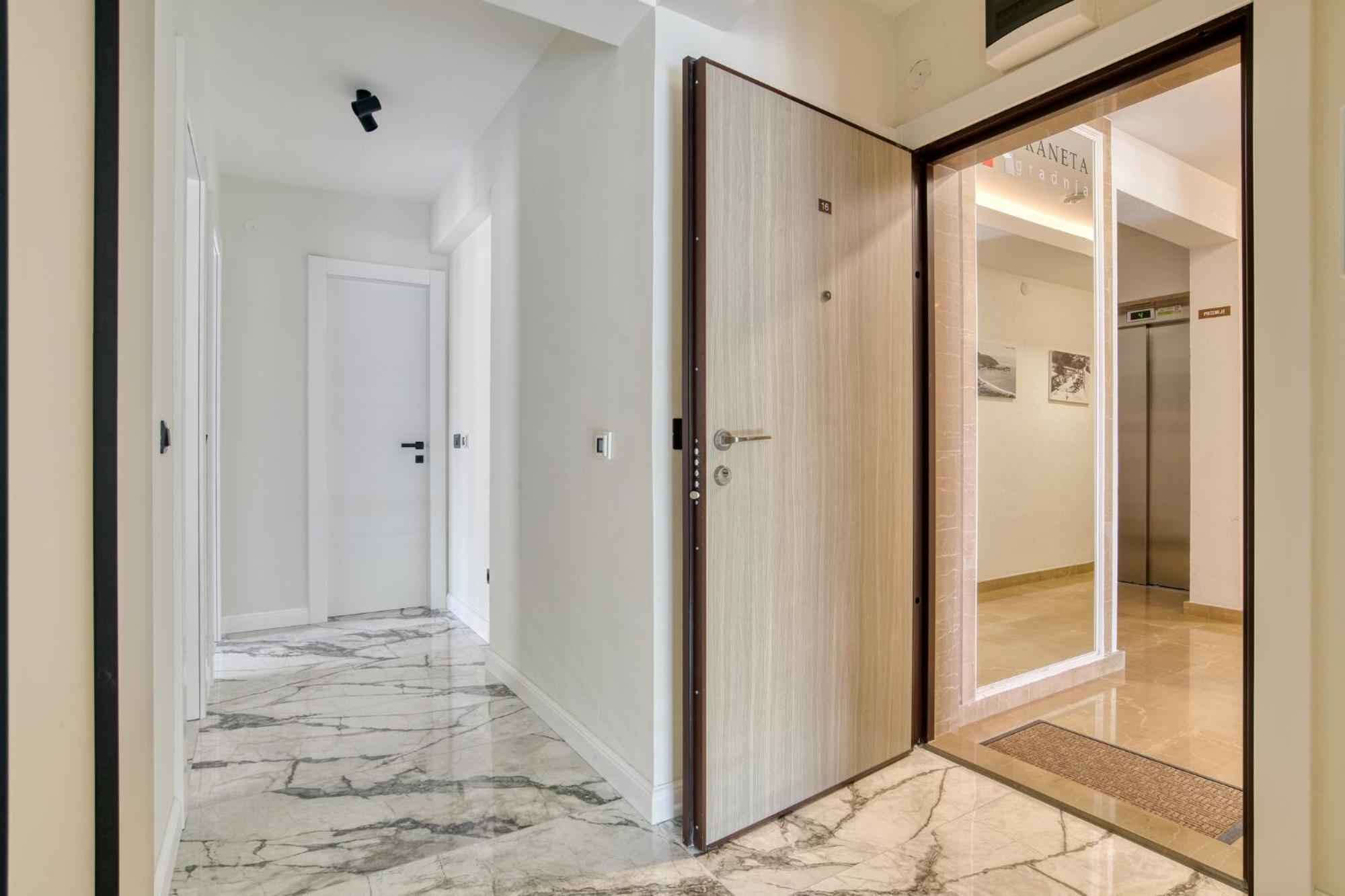 Ap Royal Oak - 2 Bedroom Apartment In Budva Buitenkant foto