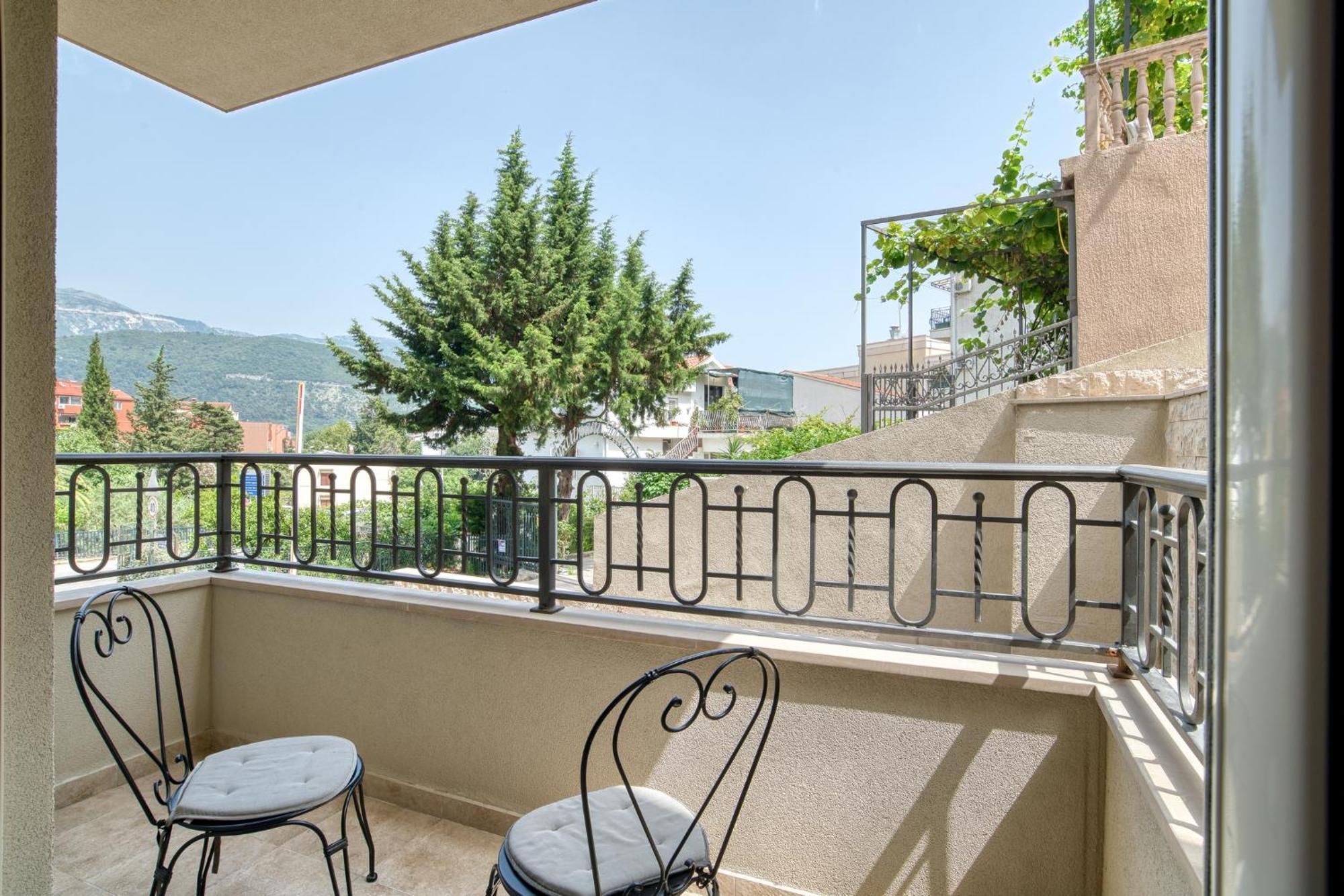 Ap Royal Oak - 2 Bedroom Apartment In Budva Buitenkant foto